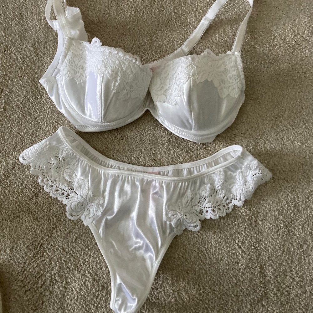 NWOT lace set- bra & thong